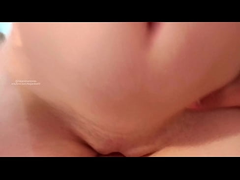 ❤️ E moe ana i roto i te rūma o taku tuahine ka oho ake ahau ataata porn i a matou